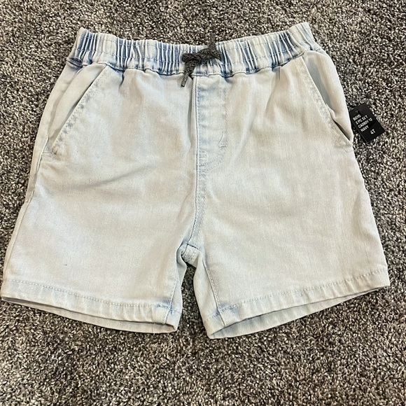 NEW! VOLCOM 2-PIECE DENIM SHORT AND POLO SET. SIZE 4T. BOYS. - Picture 2 of 8